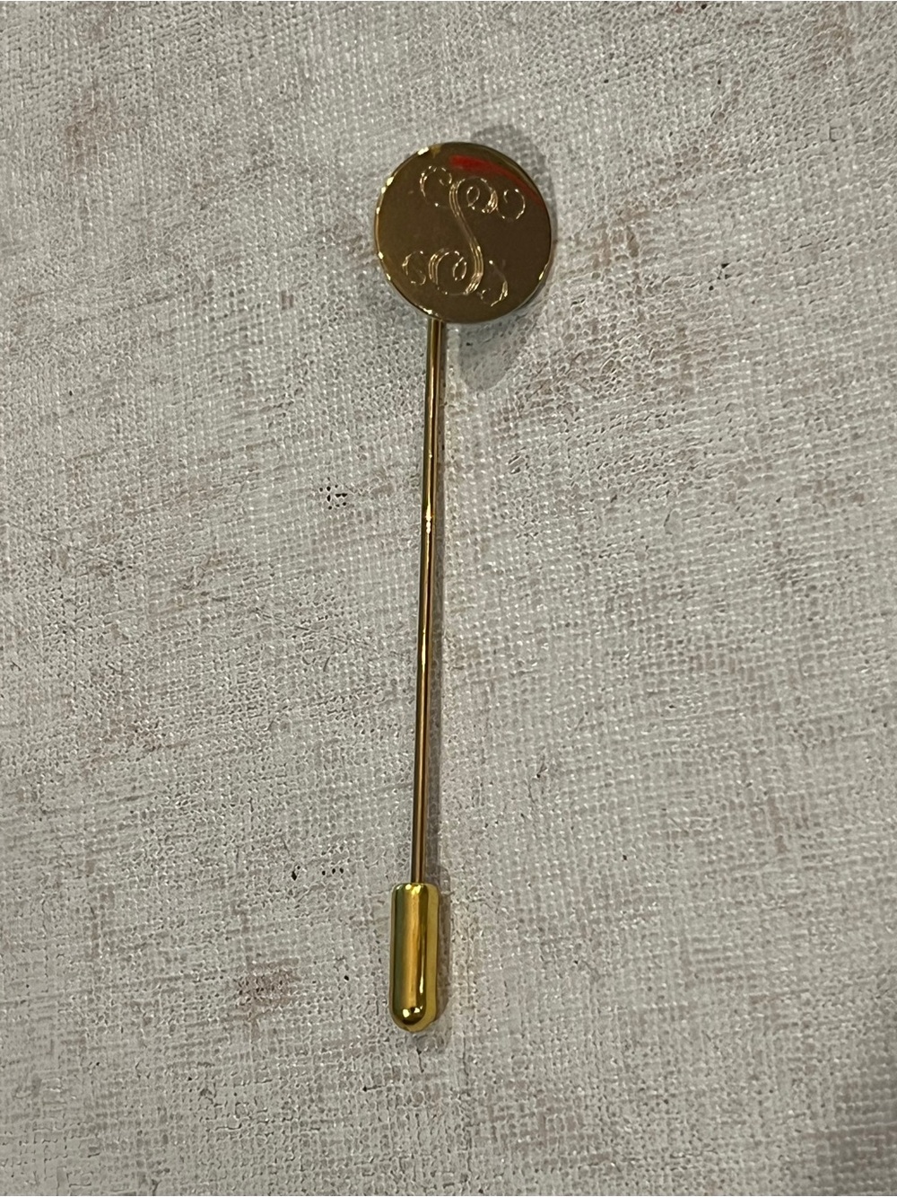 Vintage Gold-Tone etched “S” Stick Pin. GUC!